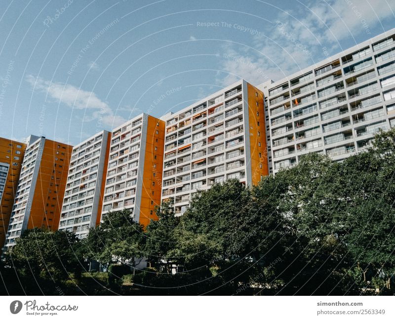 Platte Wohnung Haus Umzug (Wohnungswechsel) Stadt Hauptstadt Stadtzentrum Stadtrand Skyline bevölkert überbevölkert Menschenleer Hochhaus Armut Miete Mieter