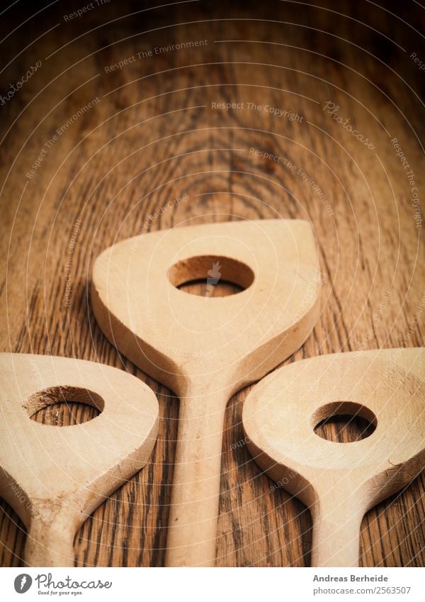 Aus Bestem Holz ! Besteck Löffel Stil Tisch Küche Weihnachten & Advent Kochlöffel retro used assortment set row selective focus foreground shovel kitchen tools