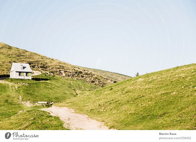 Haben oder Sein Schönes Wetter Wiese Hügel Berge u. Gebirge Haus Hütte authentisch einfach nachhaltig natürlich positiv grün Farbfoto mehrfarbig Außenaufnahme