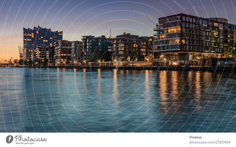 Hamburg Hafen Hafencity Hafenstadt Skyline Bauwerk Elbphilharmonie Sehenswürdigkeit Wahrzeichen genießen Häusliches Leben Coolness glänzend trendy blau