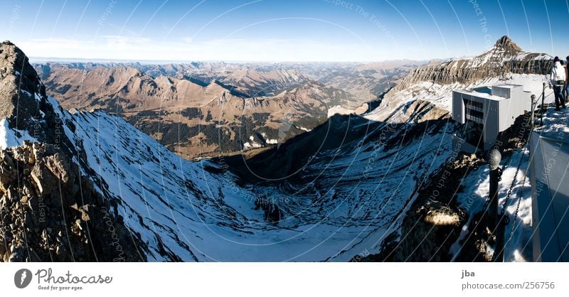 Blick nach Gstaad ruhig Tourismus Winter Winterurlaub Berge u. Gebirge Natur Landschaft Herbst Schönes Wetter Felsen Alpen Gipfel Gletscher Bauwerk Restaurant