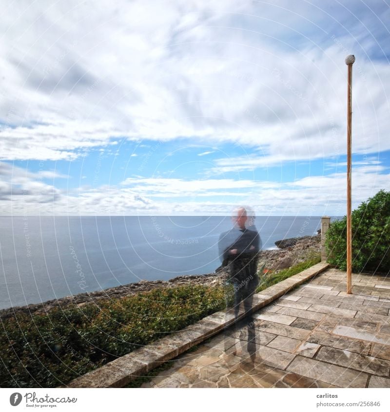 Ich&Ich Urelemente Luft Wasser Himmel Wolken Sommer Schönes Wetter Sträucher Küste Meer Terrasse stehen Fahnenmast Naturstein diagonal polygonal Rechteck