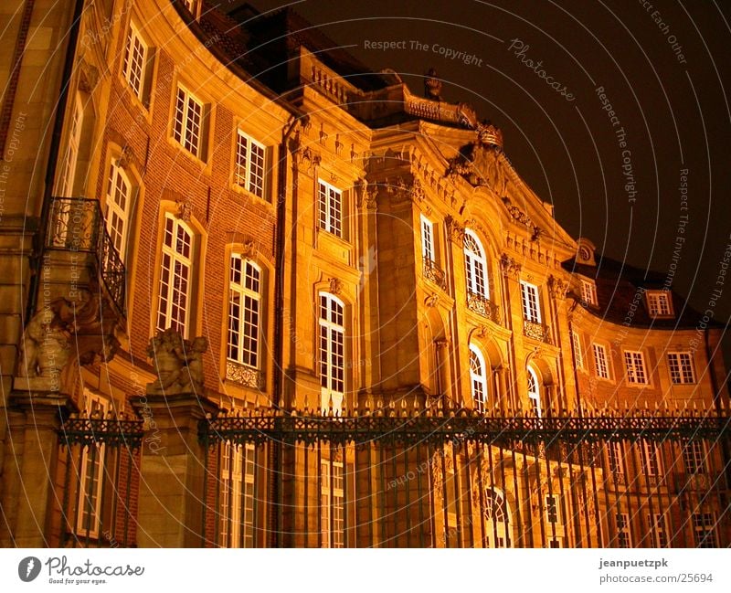 Münster bei Nacht Gebäude Beleuchtung Zaun Europa Burg oder Schloss