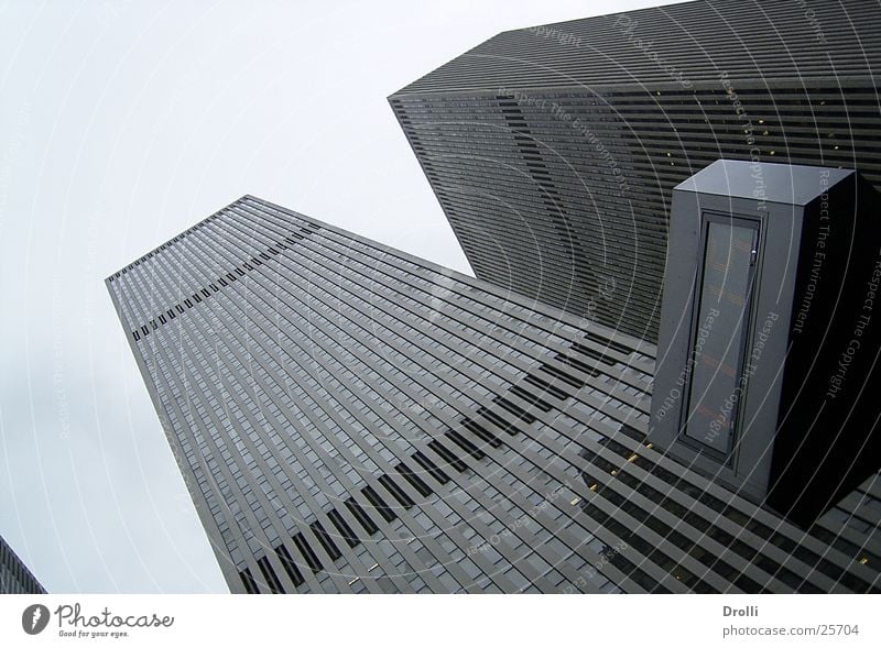 Up to the sky Haus New York City Manhattan Gebäude Himmel Niveau Hochhausfassade himmelwärts aufwärts Froschperspektive Zentralperspektive modern