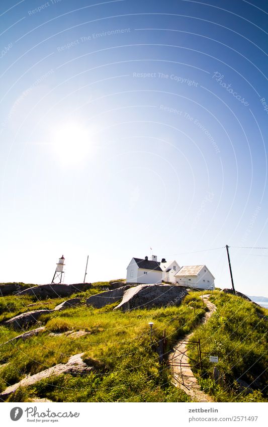 Henningsvær, Kvitvarden Berge u. Gebirge Hügel Polarmeer Europa Felsen Ferien & Urlaub & Reisen Fjord Himmel Himmel (Jenseits) Horizont Insel Landschaft Lofoten