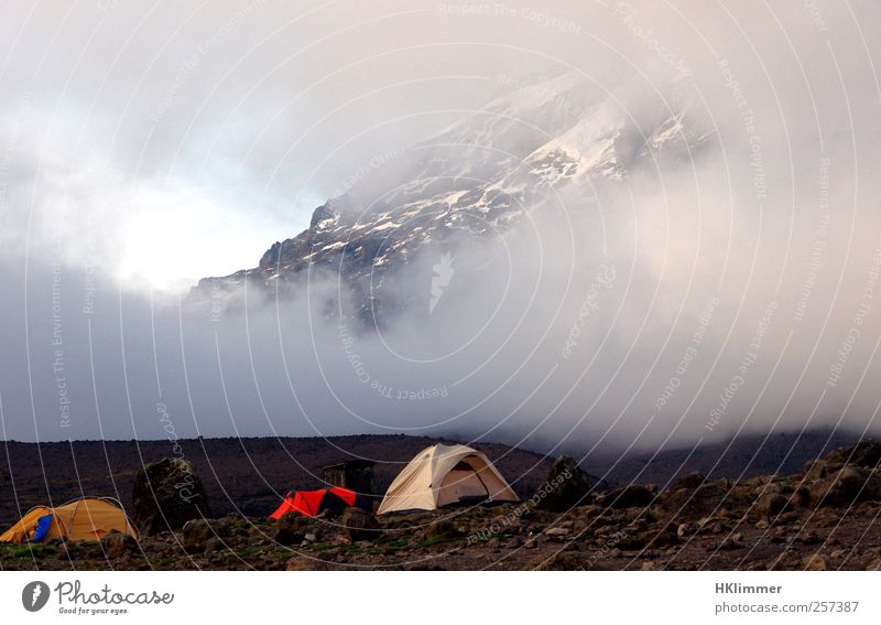 Karanga Camp Ferien & Urlaub & Reisen Tourismus Abenteuer Expedition Camping Berge u. Gebirge wandern Klettern Bergsteigen Landschaft Nebel Vulkan Idylle Umwelt