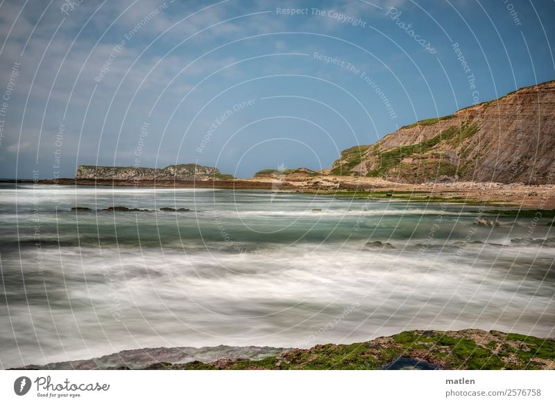 Gestade Landschaft Himmel Wolken Horizont Sommer Schönes Wetter Felsen Berge u. Gebirge Wellen Küste Strand Bucht Meer Menschenleer maritim blau braun grün