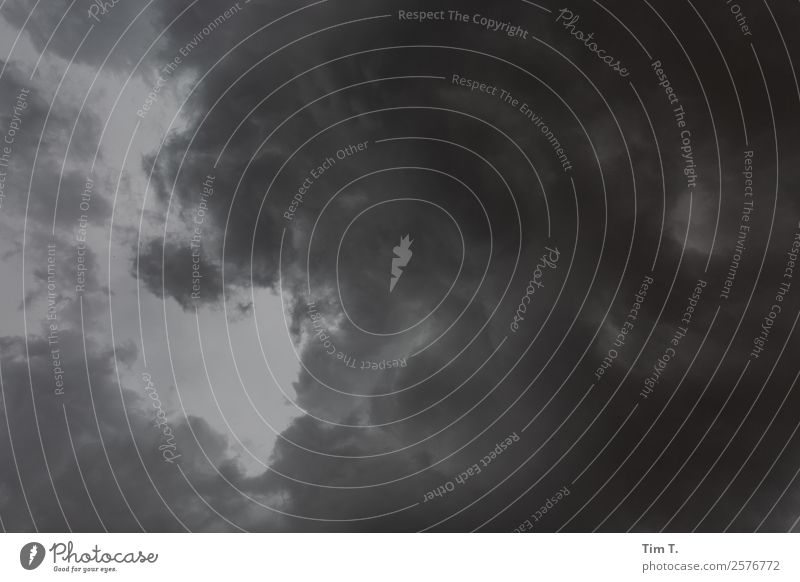 Himmel über Berlin Umwelt Natur Urelemente Luft nur Himmel Wolken Gewitterwolken Herbst Klima Klimawandel Wetter schlechtes Wetter Unwetter Wind Sturm Regen