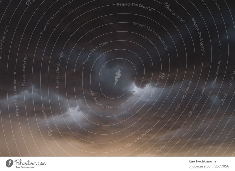 Gewitterwolken Natur Himmel Sommer schlechtes Wetter Unwetter Wind Traurigkeit Sorge Trauer Wut Abenteuer Aggression Ärger ästhetisch Endzeitstimmung Horizont