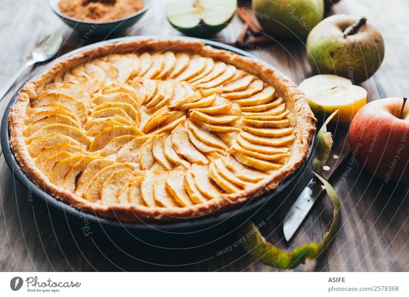 Apfelkuchen auf rustikalem Hintergrund Frucht Dessert Frühstück Winter Tisch Herbst Wärme Holz frisch lecker Tradition Torte Pasteten Kuchen Backwaren süß