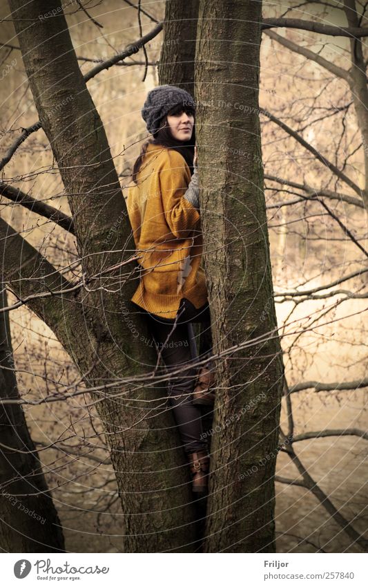 Einklang Ausflug Abenteuer Freiheit feminin Junge Frau Jugendliche 1 Mensch 18-30 Jahre Erwachsene Umwelt Natur Pflanze Wasser Sonnenlicht Herbst Winter Baum