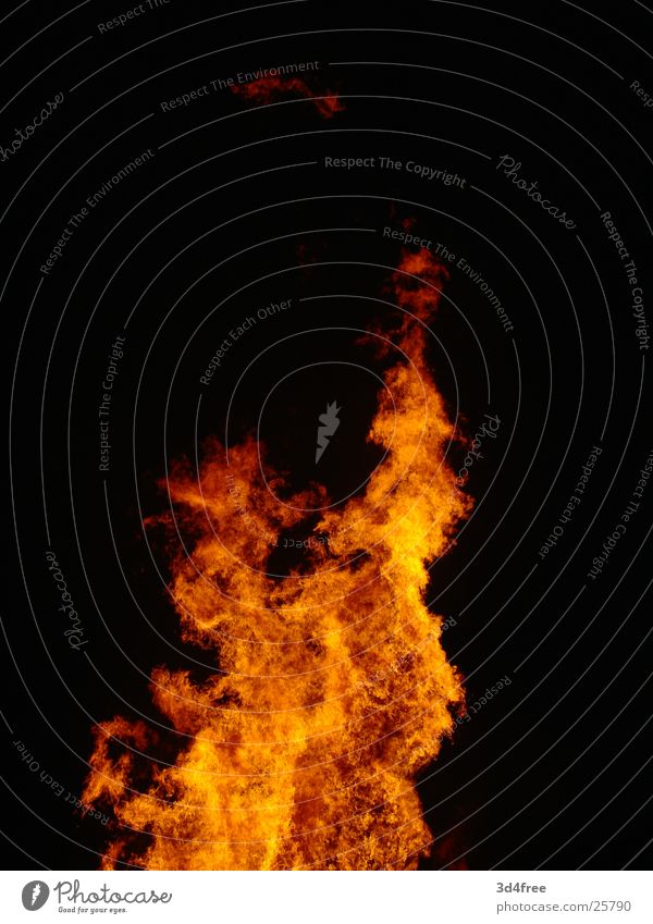 Feuerschen V Holz brennen Nacht heiß Physik Holzstapel Flackern rot gelb Brand Flamme Abend Feste & Feiern Sommersonnenwende Wärme hoch orange