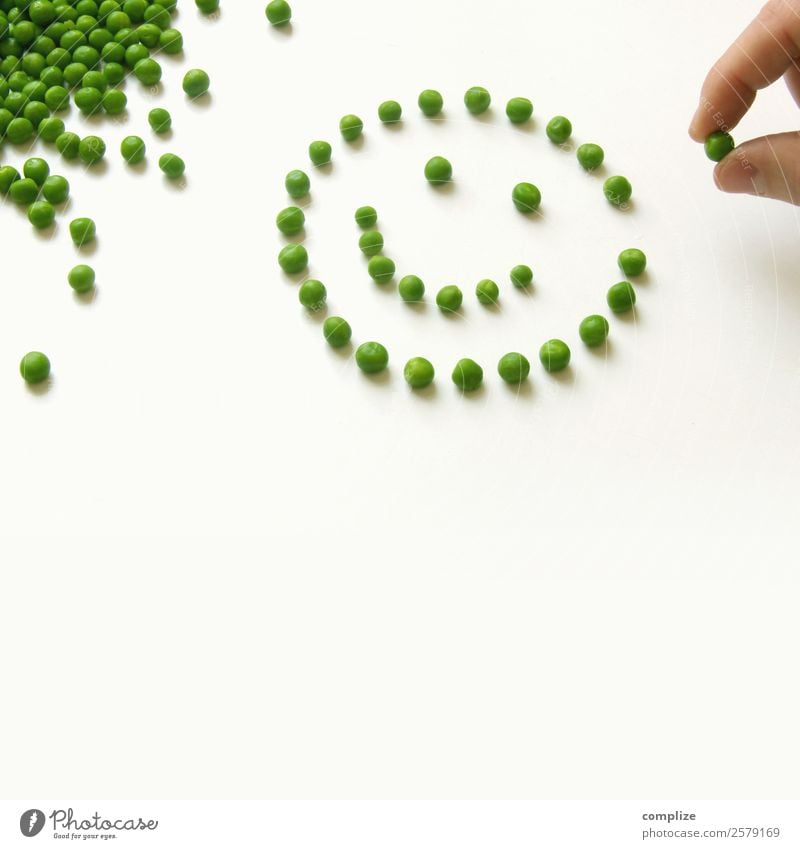 Smiling Peas Lebensmittel Gemüse Ernährung Essen Bioprodukte Vegetarische Ernährung Diät Gesicht Gesunde Ernährung Spielen Kindererziehung Schule Hand viele