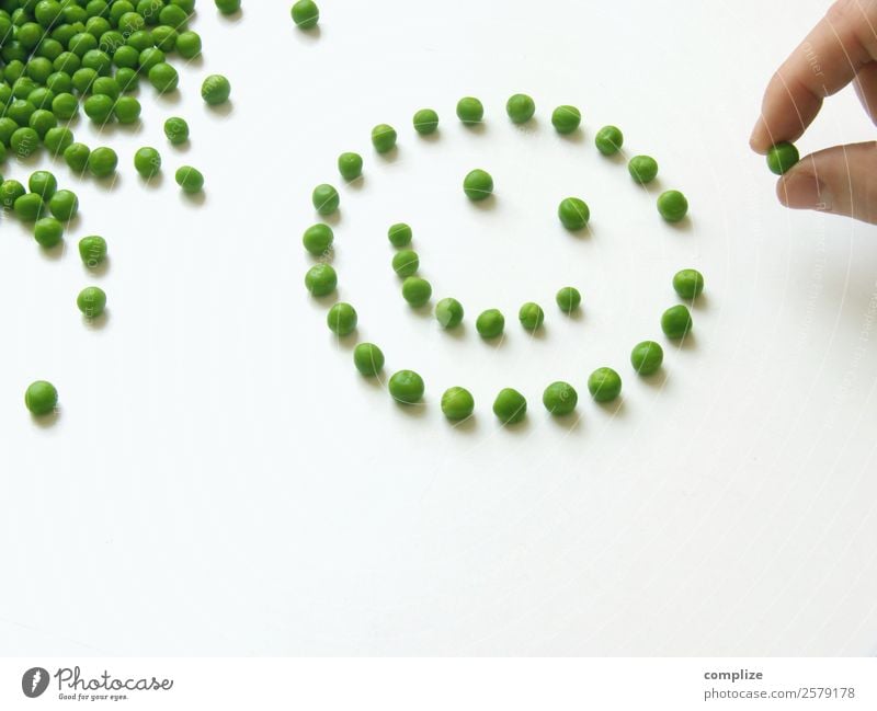 Erbsen Smiley Gemüse Ernährung Essen Mittagessen Bioprodukte Vegetarische Ernährung Diät Freude Gesicht Spielen Hand viele Optimismus Dinge Speise Motivation