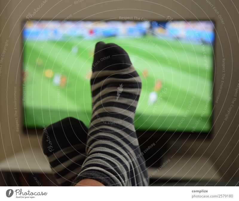 Fussball EM-2020 Lifestyle Freude Freizeit & Hobby Häusliches Leben Wohnung Innenarchitektur Raum Wohnzimmer Sport Ballsport Sportmannschaft Publikum Fan