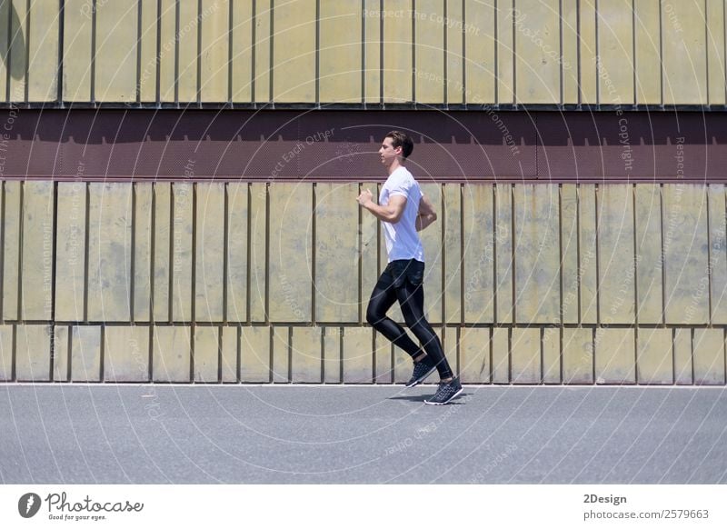 Muskulöser Mann beim Training in der Stadt Lifestyle Körper Gesundheit Gesundheitswesen sportlich Fitness Leben Erholung Sommer Sport Sport-Training Joggen