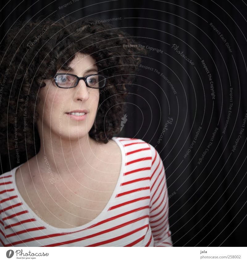 bette Mensch feminin Frau Erwachsene 1 30-45 Jahre Brille Haare & Frisuren brünett Locken Afro-Look Blick Farbfoto Innenaufnahme Textfreiraum rechts