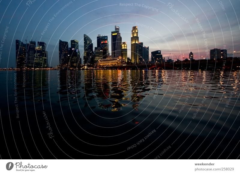 Singapore, Marina Bay bei Nacht Tourismus Wasser Himmel Nachthimmel Horizont Bucht Asien Hauptstadt Stadtzentrum Skyline Menschenleer Haus Hochhaus Bankgebäude