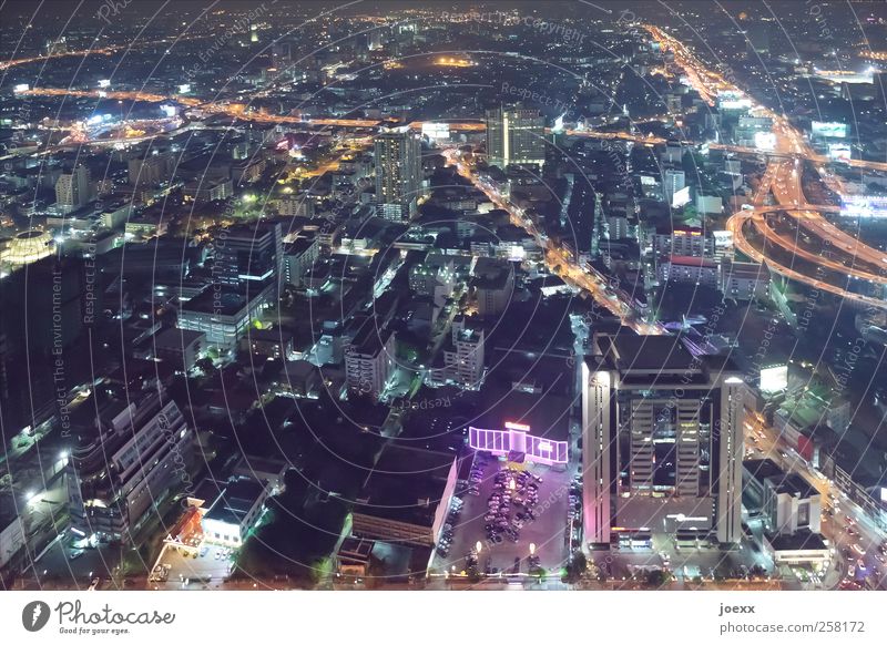 Dorf im Pflaumenhain Nachtleben Bangkok Thailand Asien Stadt Hauptstadt Stadtzentrum bevölkert Hochhaus Straßenverkehr gigantisch Unendlichkeit hoch mehrfarbig