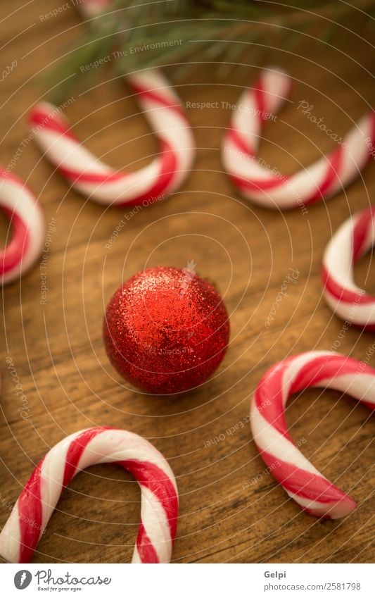 Zuckerstangen mit Weihnachtskugeln Dessert Design Freude Glück Winter Dekoration & Verzierung Feste & Feiern Weihnachten & Advent Holz Ornament Streifen hell