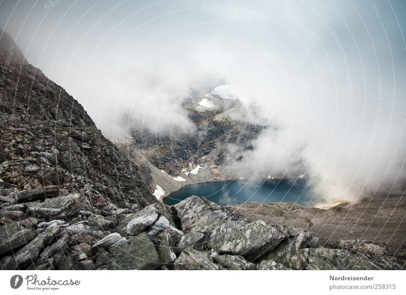 Gefasster Edelstein ruhig Meditation Abenteuer Expedition Berge u. Gebirge wandern Landschaft Urelemente Wasser Klima Wetter Nebel Schlucht See Stein glänzend