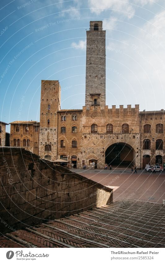 San Gimignano Dorf Kleinstadt blau grau schwarz weiß Italien Toskana Turm Bauwerk Treppe Platz Mauer Haus Reisefotografie Tourismus Ferien & Urlaub & Reisen