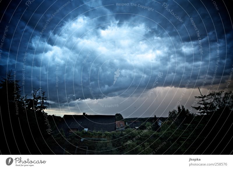 hopeful storm Natur Landschaft Luft Wassertropfen Himmel Wolken Gewitterwolken Horizont schlechtes Wetter Unwetter Regen Aggression dunkel Abenteuer Angst Klima