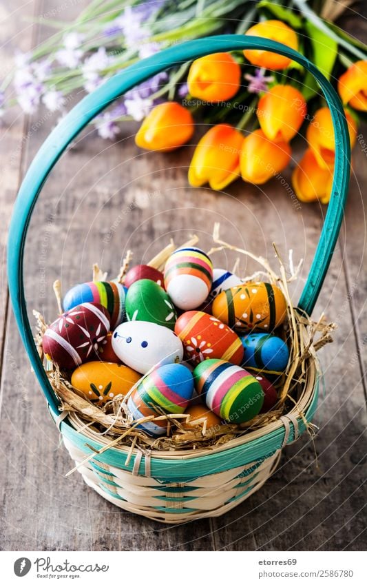 Ostereier im Korb und Tulpen auf Holz Ostern Ei Farbe Ferien & Urlaub & Reisen Feste & Feiern Feiertag Hintergrundbild Gast Dekoration & Verzierung festlich