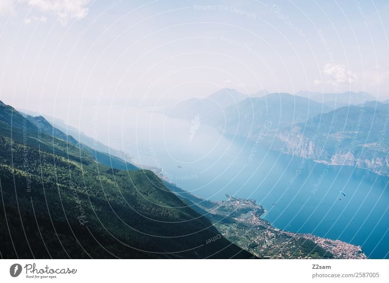 Garadasee | von oben Natur Landschaft Himmel Sommer Schönes Wetter Alpen Berge u. Gebirge See Dorf gigantisch Unendlichkeit blau Erholung