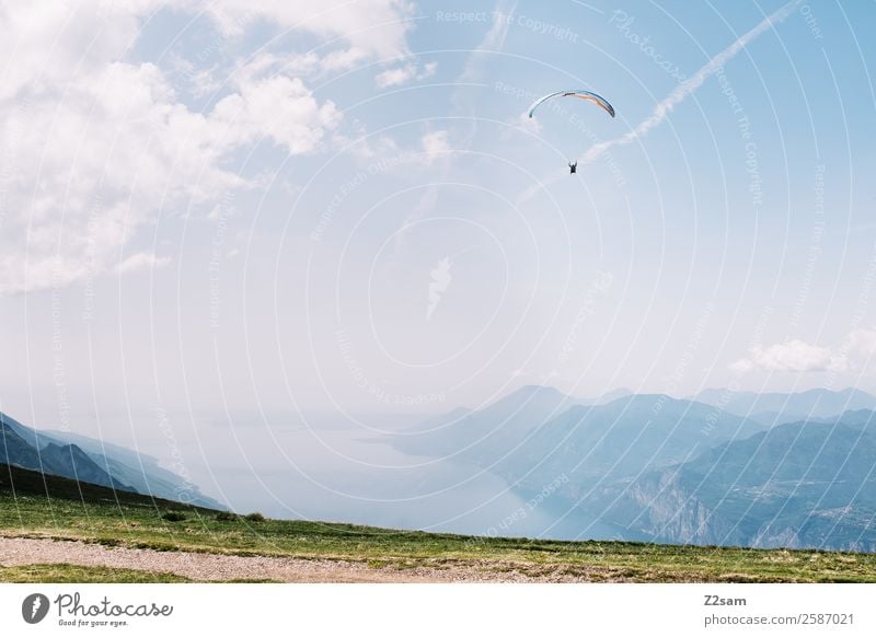 Gleitschirmfliegen | Monte Baldo Freizeit & Hobby Ferien & Urlaub & Reisen Ausflug Abenteuer Freiheit Sommerurlaub Berge u. Gebirge Mensch Natur Landschaft