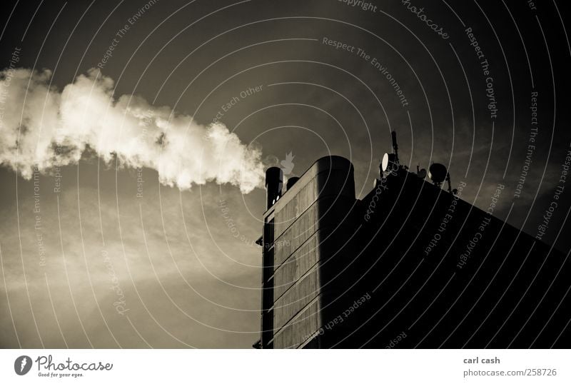 City Smoke Klimawandel Krefeld Deutschland Europa Hochhaus Bauwerk Gebäude Dach Schornstein alt dreckig groß hässlich hoch retro Stadt braun Traurigkeit