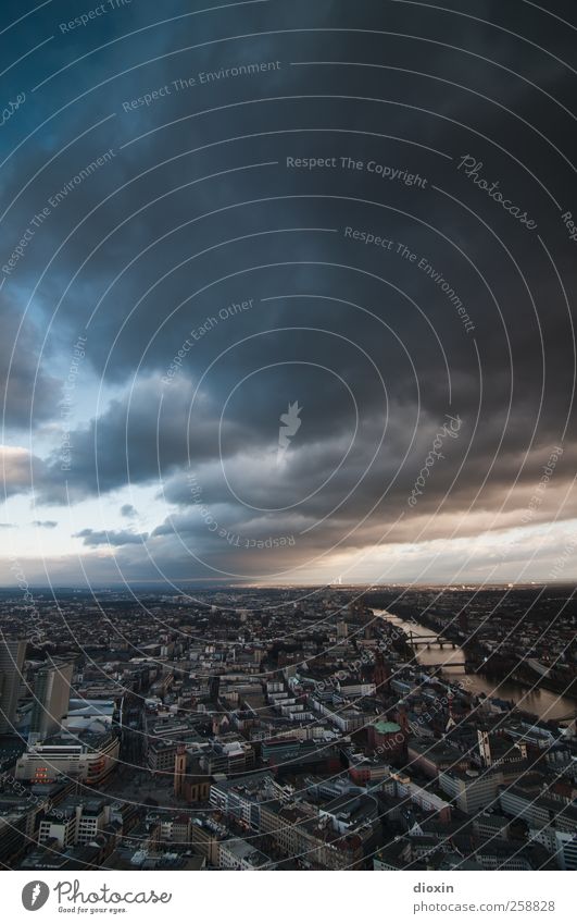 Wolken über Babylon Himmel Gewitterwolken Klima Wetter schlechtes Wetter Unwetter Fluss Main Frankfurt am Main Bundesadler Europa Stadt Stadtzentrum Haus