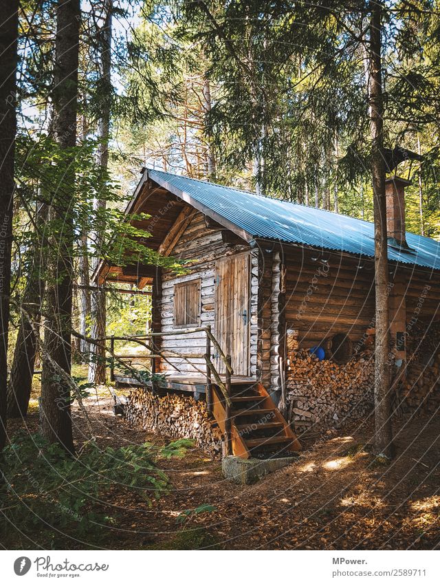 alte Berghütte Dorf Haus Hütte Holzhütte Wald gemütlich Einsamkeit Einsiedler Außenaufnahme Österreich Farbfoto Innenaufnahme Menschenleer Tag