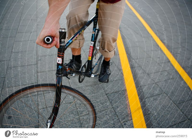 Messenger Lifestyle Stil Fahrradfahren Kurier Fahrradkurier Dienstleistungsgewerbe Mensch maskulin Junger Mann Jugendliche 1 Stadt Verkehr Verkehrsmittel