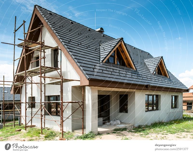 Kleine Neubauhäuser Haus Himmel Architektur Fassade bauen authentisch klein neu heimwärts Anwesen Gerüst Gehäuse Konstruktion Dach Außenseite wohnbedingt