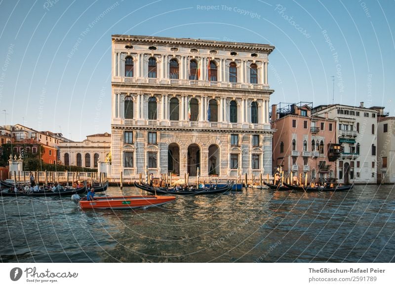 Venedig Kleinstadt Stadt Hafenstadt blau schwarz silber weiß Italien Wasser Meerwasser Fenster Reisefotografie Schifffahrt Wasserfahrzeug Farbfoto Außenaufnahme