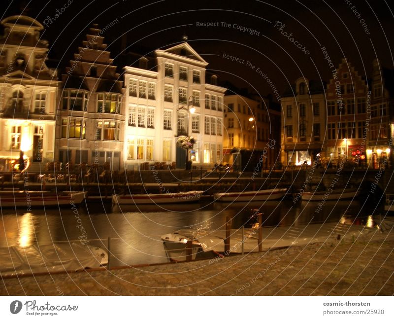 Haus in Gent Belgien Nacht Beleuchtung dunkel Gebäude Fachwerkfassade