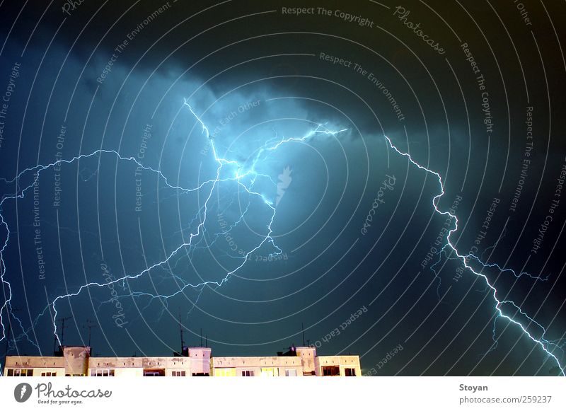 Blattbeleuchtung Umwelt Urelemente Wasser Himmel Wolkenloser Himmel Gewitterwolken Nachthimmel Sommer Herbst schlechtes Wetter Unwetter Wind Regen Blitze fallen