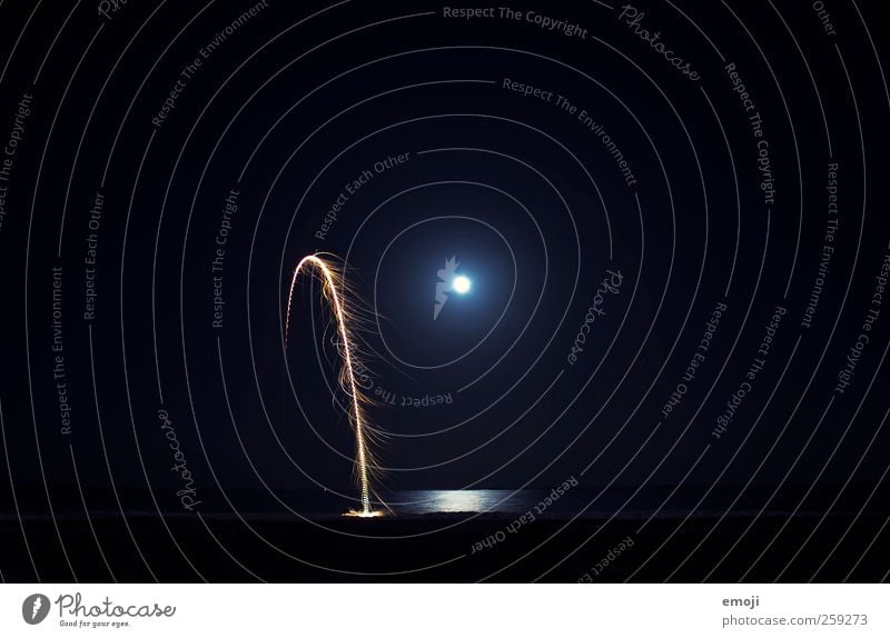 Mitternachtsformel Himmel Nachthimmel Horizont Mond Vollmond Nordlicht außergewöhnlich Feuerwerk Mondschein Lichterscheinung Meer Meerwasser