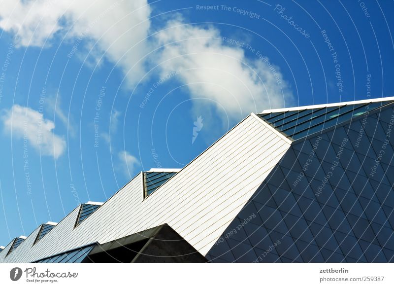 Dach Haus Stadt Bauwerk Gebäude Architektur Treppe gut Berlin lankwitz urban wallroth Oberlicht Halle lichterfelde ost lio Himmel (Jenseits) Wolken Farbfoto