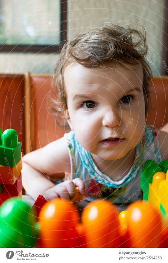 Wütendes kleines Mädchen Gesicht Kind Mensch Kleinkind Frau Erwachsene Kindheit Traurigkeit niedlich Wut weiß Gefühle jung Hintergrund hartnäckig traurig