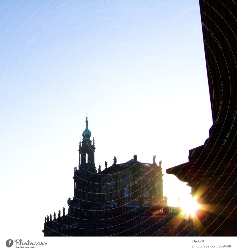 Hofkirche mit Sternchen Tourismus Städtereise Dresden Sachsen Kunst Architektur Wolkenloser Himmel Sonnenlicht Stadt Kirche Bauwerk Hofkirche Dresden