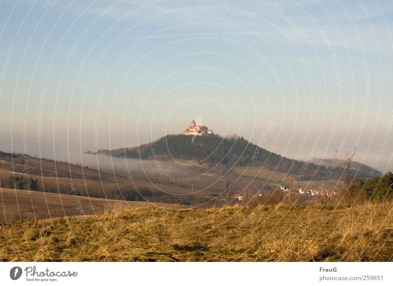 Nebelschwaden Natur Landschaft Himmel Feld Hügel Dorf Menschenleer Umwelt Thüringen Farbfoto Außenaufnahme Tag Burg oder Schloss