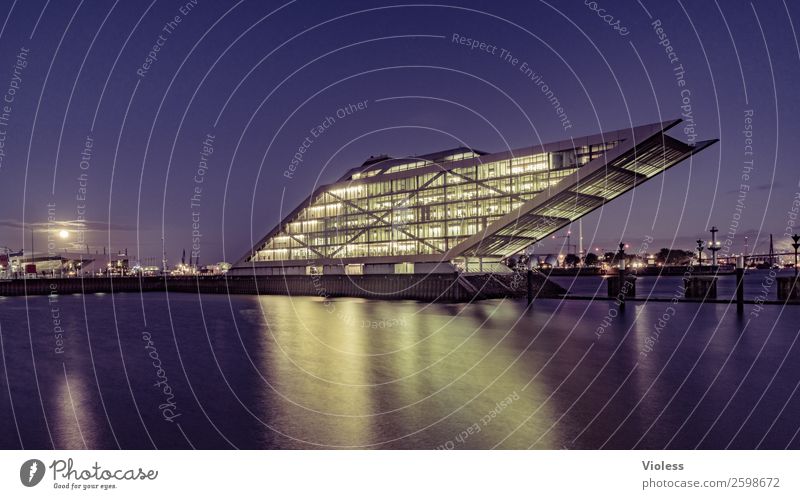 Dockland V Hafenstadt Bauwerk Gebäude Architektur Treppe Terrasse Sehenswürdigkeit Wahrzeichen ästhetisch außergewöhnlich dunkel skurril Nacht