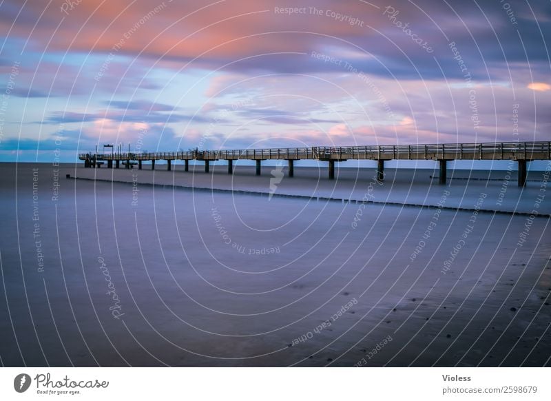 Heiligendamm II Brücke Sehenswürdigkeit Bekanntheit blau Seebrücke Ostsee Badeort Langzeitbelichtung Strand Mecklenburg-Vorpommern Abend Dämmerung Schatten