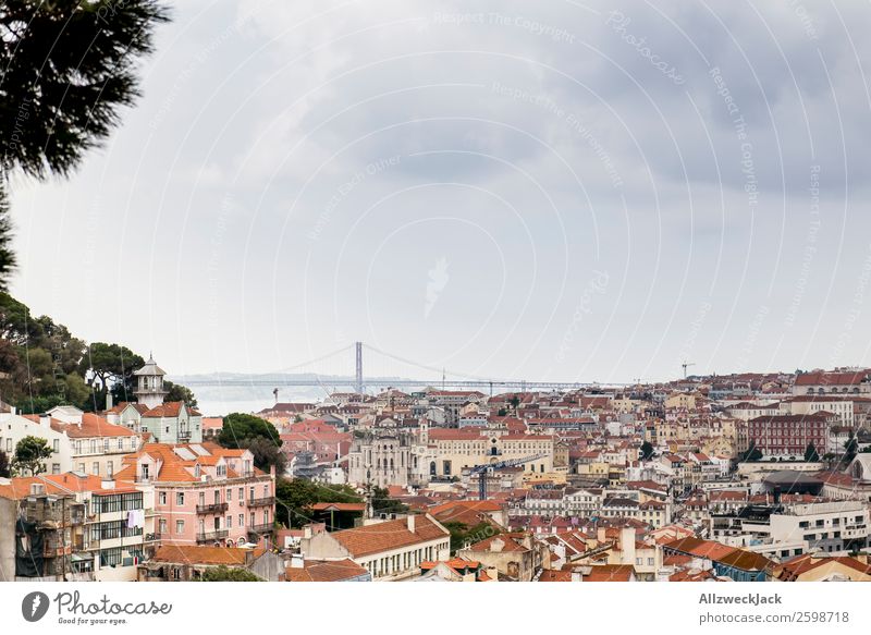 Stadtpanorama von Lissabon in Portugal Panorama (Aussicht) Skyline Meer Schönes Wetter Wolken Ferien & Urlaub & Reisen Urlaubsfoto Urlaubsort Reisefotografie