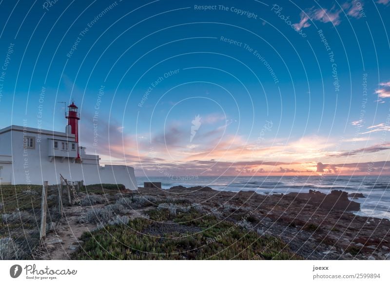 Was der Morgen bringt Landschaft Himmel Wolken Horizont Sonnenaufgang Sonnenuntergang Sommer Schönes Wetter Portugal Menschenleer Haus maritim blau braun orange