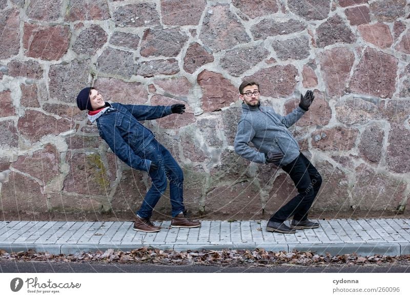 Together Forever Lifestyle Stil Freude Leben Mensch Junger Mann Jugendliche 2 18-30 Jahre Erwachsene Umwelt Winter Stadt Mauer Wand Straße Wege & Pfade Bewegung