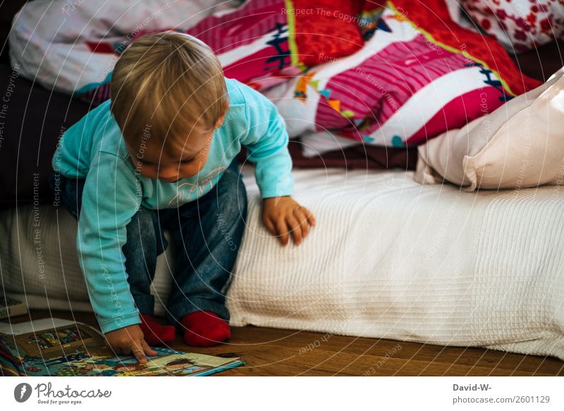 Kinderbuch Kindererziehung Bildung Kindergarten Mensch Kleinkind Junge Kindheit Leben Kopf Gesicht Nase Arme Hand Finger 1 1-3 Jahre beobachten Freude lesen