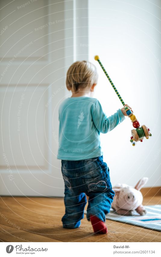 spielen Spielen Wohnung Kindererziehung lernen Mensch Kleinkind Mädchen Junge Kindheit Leben 1 1-3 Jahre Kunst Tier beobachten frech Tatkraft Lebensfreude